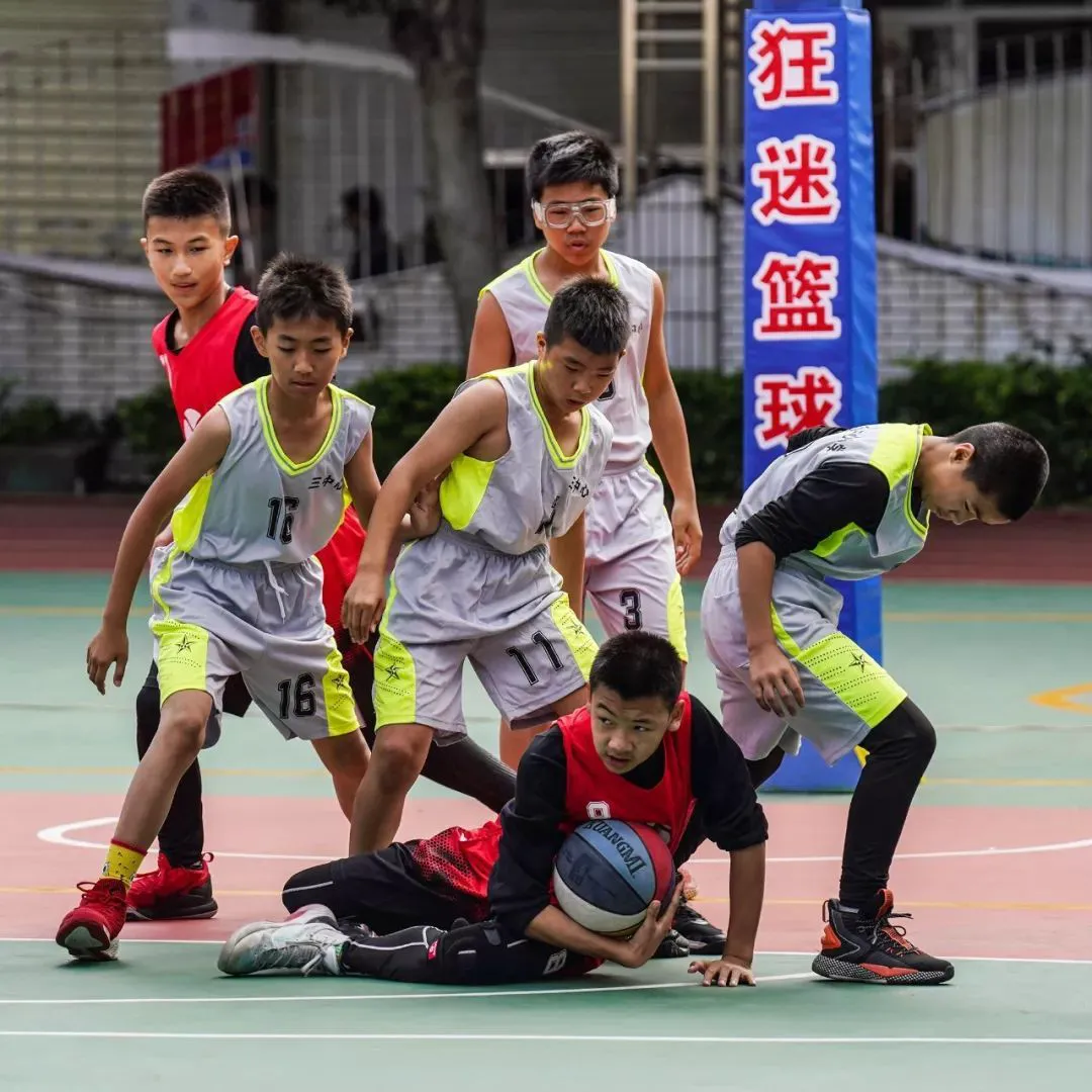 如何从篮球表演赛中学到实用的防守技巧_0